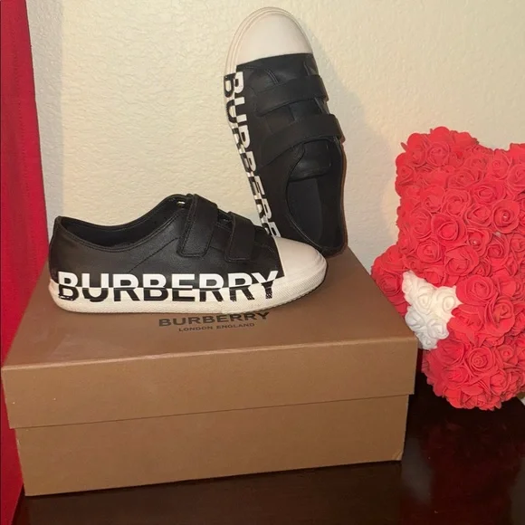 Burberry Kids 34 Unisex Mini Larkhall Low Top Sneaker Black and White. - Picture 1 of 11